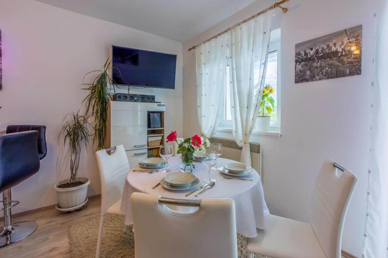 Apartments Dolloree ดรามัลย์ ภายนอก รูปภาพ