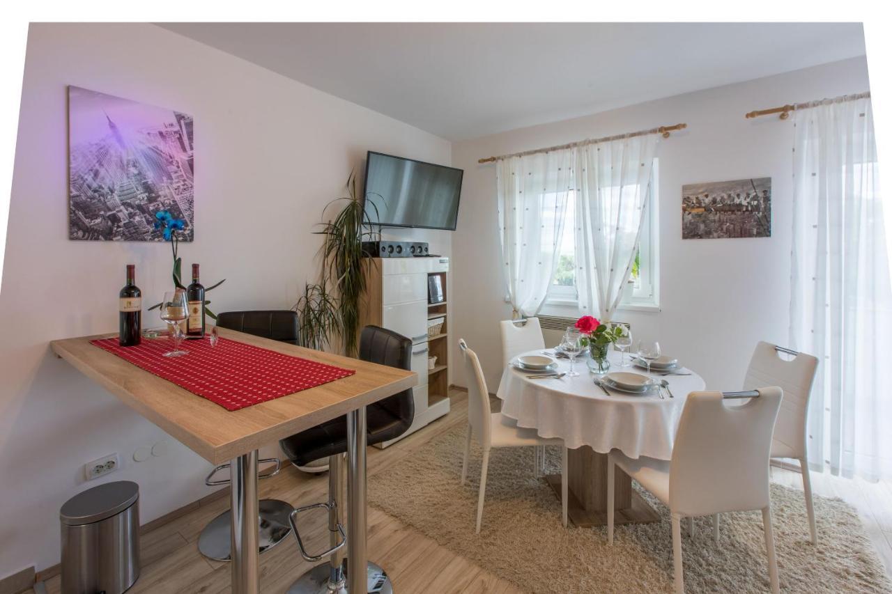 Apartments Dolloree ดรามัลย์ ภายนอก รูปภาพ