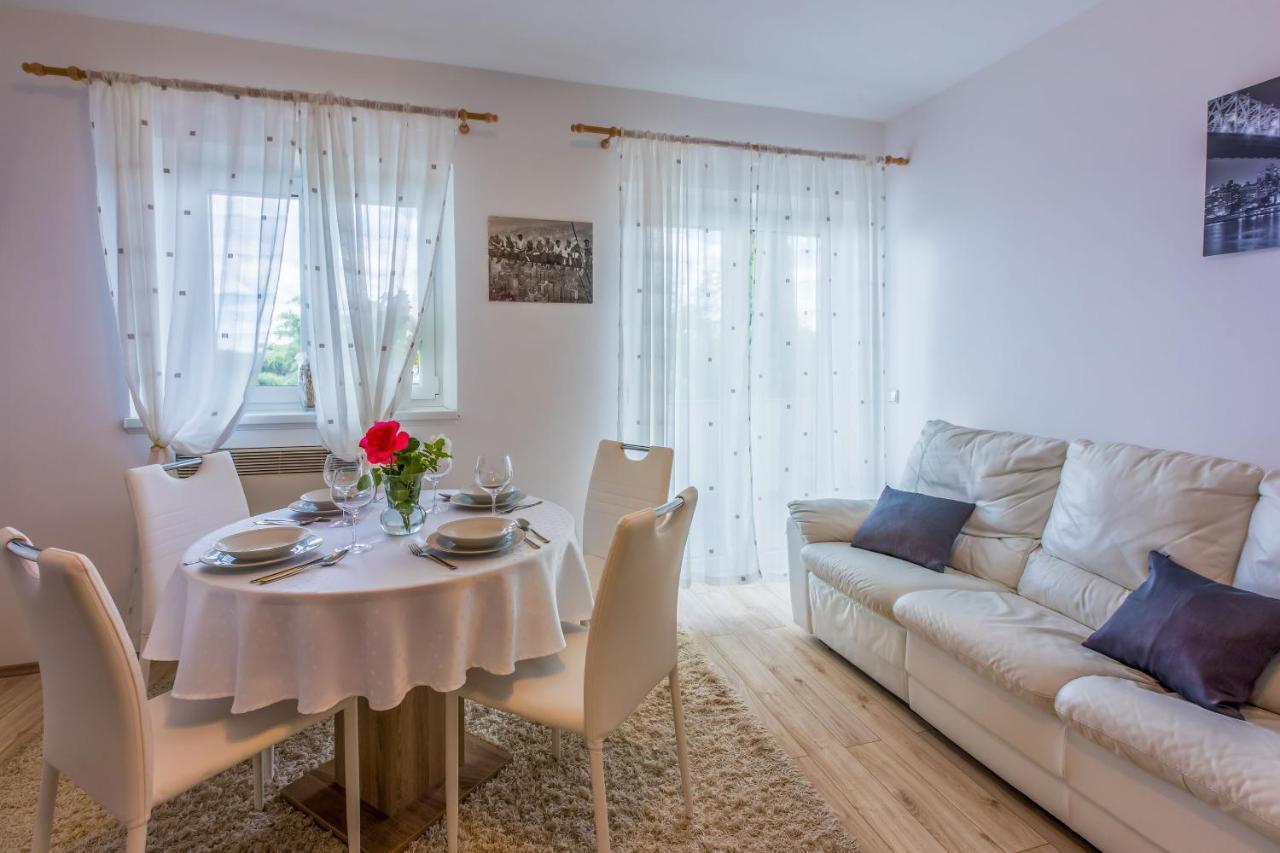 Apartments Dolloree ดรามัลย์ ภายนอก รูปภาพ